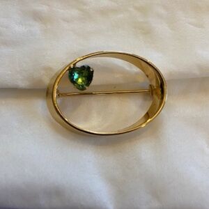 Vintage Gold oval brooch with green heart, 1 inch wide, great for St Paddy's Day